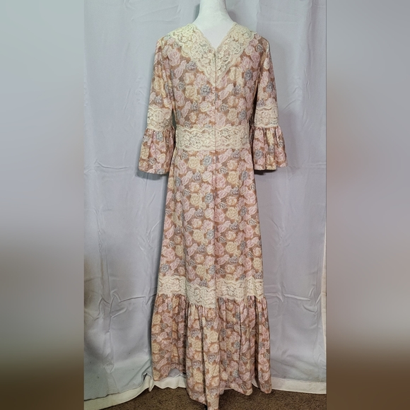 Vintage 1970's Women's Pink Floral Lace Bell Long Sleeve Maxi Ballgown Dress Med - Picture 8 of 9